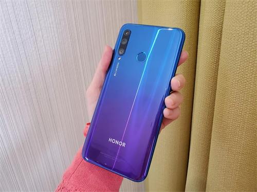 Honor 20 Lite拥有32万像素自拍相机 售价249英镑