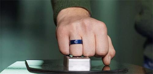 人工智能的可穿戴式戒指可取代手表进行心脏监测