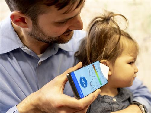 父母可以用纸盆和应用程序发现耳朵感染