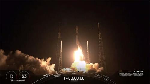 SpaceX刚刚推出了装有Starlink互联网卫星的猎鹰9