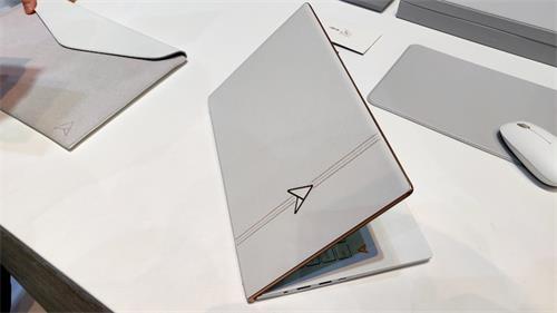 ZenBook凭借18K黄金标志华硕成立30周年