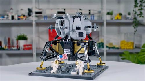 乐高将在其成立50周年之际发布一款Apollo 11 Lunar Lander