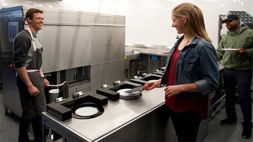 机器人洗碗机使餐馆免于苦差事