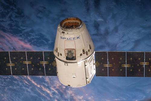 SpaceX Falcon Heavy推出了最艰难的发射但失去了核心助推器