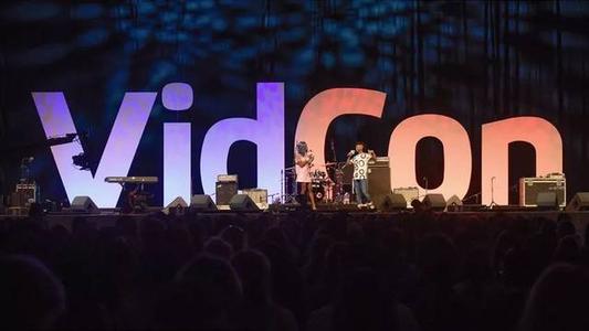DeepTakes让YouTubers担心Vidcon提供了一种回击方式
