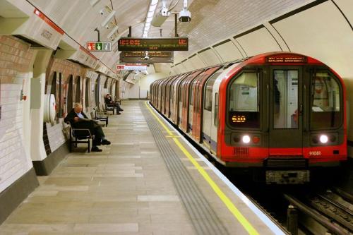 London Tube将从2020年起在平台和火车上获得4G信号