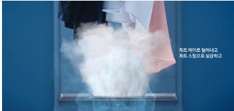 在IFA 2019的这款全新三星AirDresser蒸汽浴室中梳理您的衣服