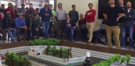 斯坦福大学的学生编写了模仿自动驾驶汽车的自动机器人