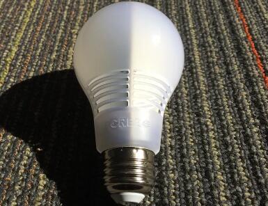 Cree的新型LED外观类似白炽灯