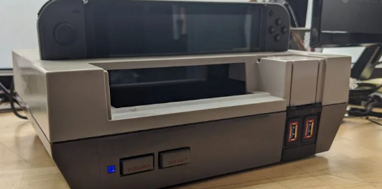 有人用旧的NES控制台搭建了一个NintendoSwitch基座