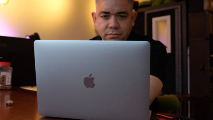 苹果的M113英寸MacBookPro出色的游戏笔记本电脑等今天发售