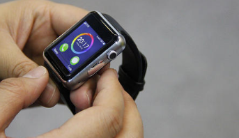 苹果Watch Fitbit心脏病用户获得更多医疗程序