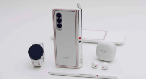 三星拆箱其昂贵的GalaxyZFold3和ZFlip3ThomBrowne版设备