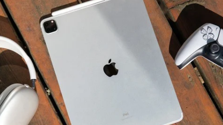 下一个iPadPro可能有一个大玻璃苹果标志来帮助无线充电