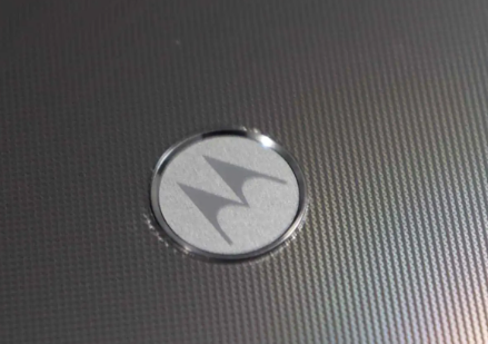 现实生活中的摩托罗拉Edge30图像在线出现