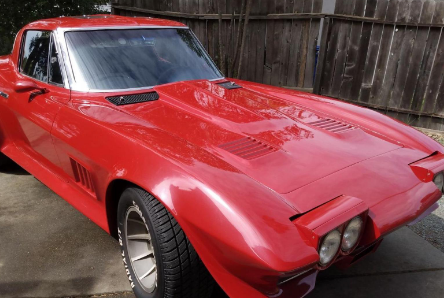 这款StingRaycoupe是C2Corvette上市的第一年
