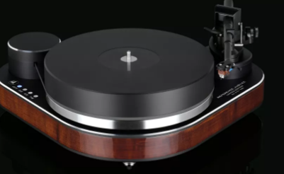 Clearaudio展示了其新的回旋镖形高端参考禧年转盘售价17500英镑