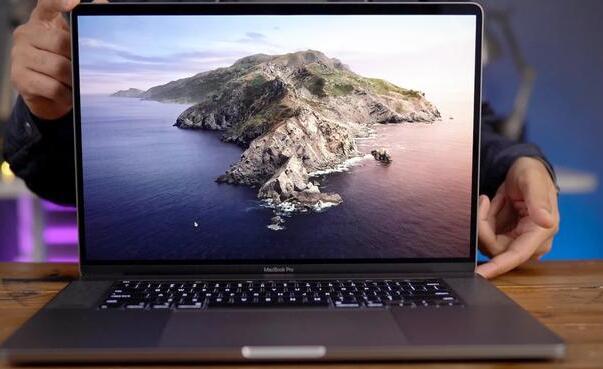 Apple为MacBook的无任何字符的背光铝制键盘申请专利
