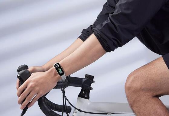 华硕VivoWatch 5 Aero：一款相当不寻常的健身追踪器